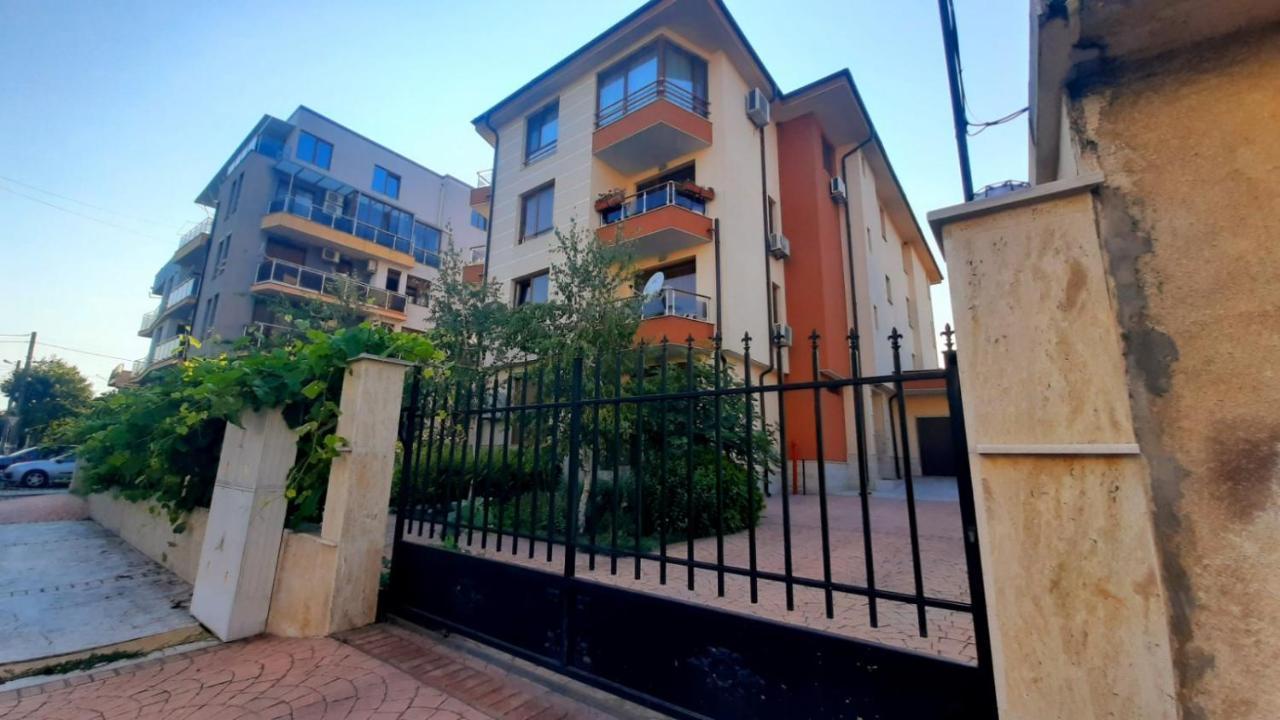 На Море В Сарафово Burgas City Exterior foto