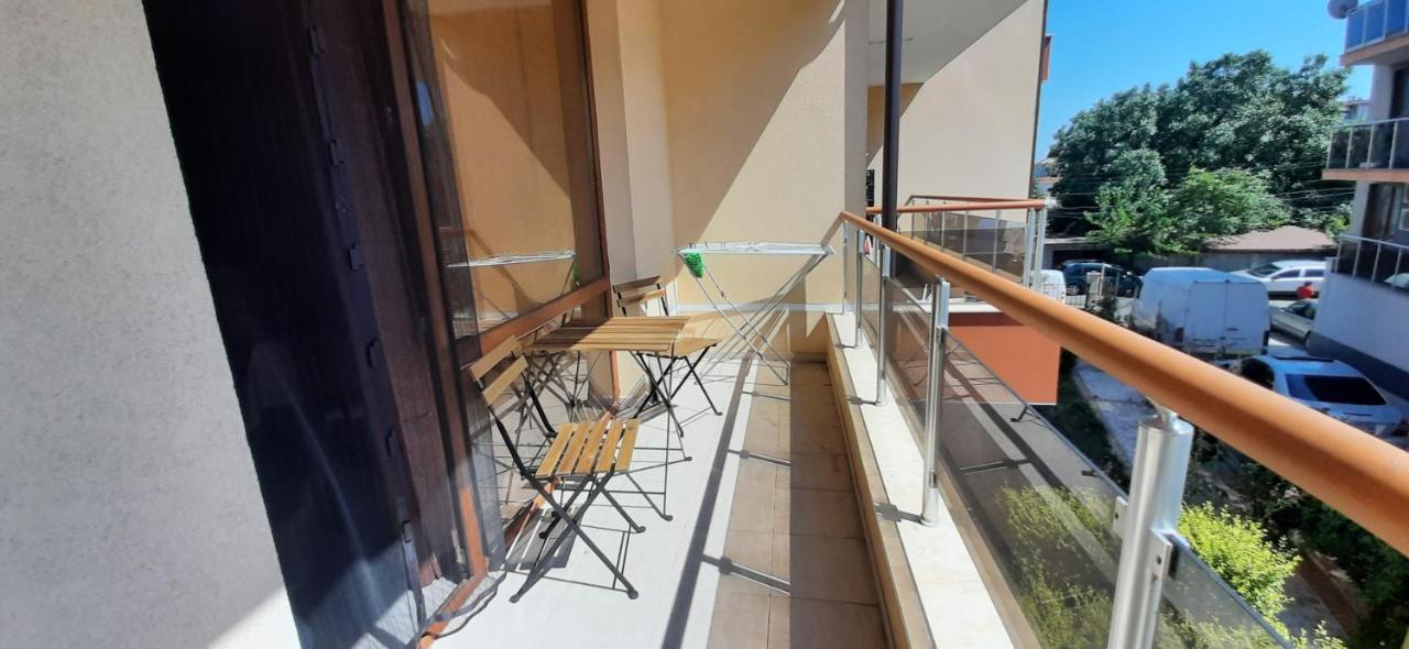 На Море В Сарафово Burgas City Exterior foto